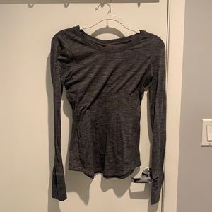 LULULEMON GREY LONG SLEEVE SIZE 6